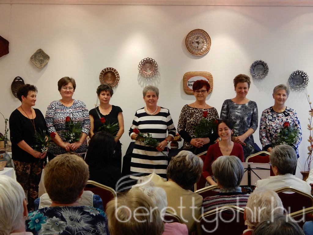 A berettyóújfalui papírfonó kör kiállítása 30